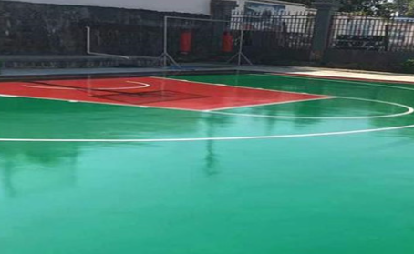 江北篮球场翻新地面